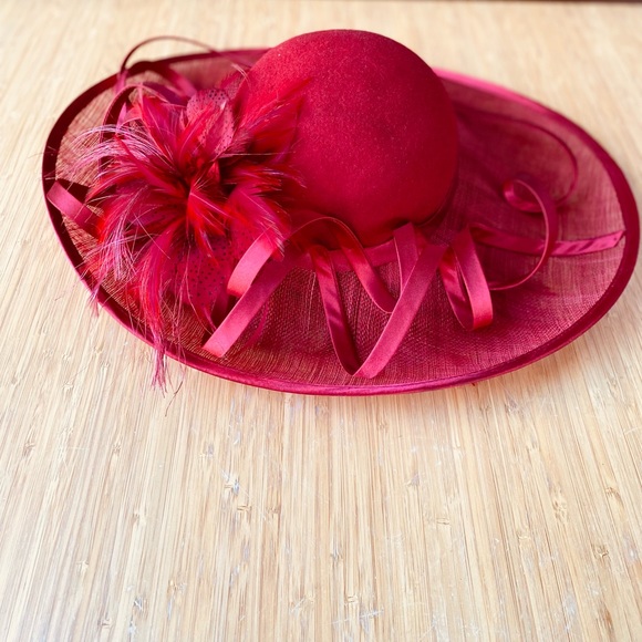 Red derby hat - Picture 2 of 7
